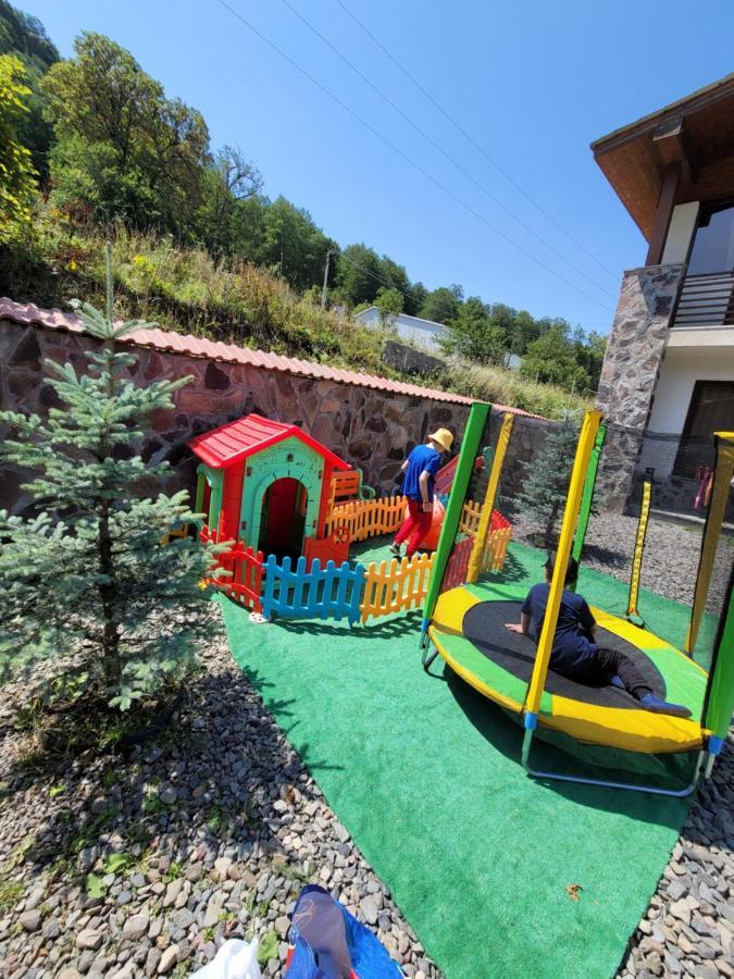 Konstantine's Chalet Bakuriani Exterior foto